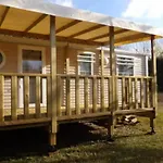 Mobil Confortable Avec Terrasse Et équipement Complet - Api-1-52-601 Camping