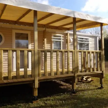 Mobil-home 32m², 3 Chambres, Terrasse Et Cuisine Equipee - Api-1-52-601 Kemp