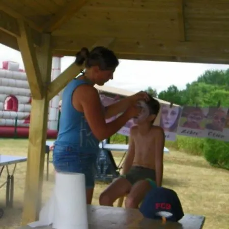 אתר קמפינג Mobil-home 32m², 3 Chambres, Terrasse Et Cuisine Equipee - Api-1-52-601 Limeuil