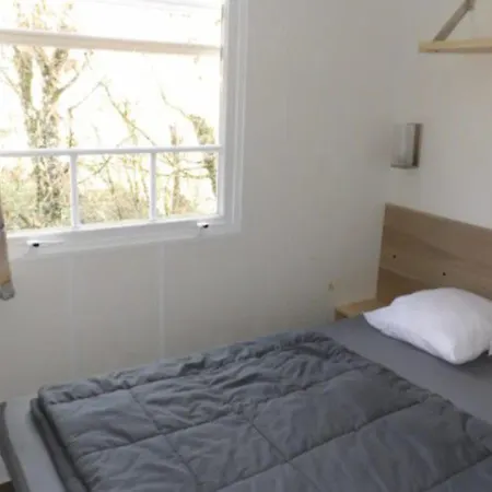 Mobil-home 32m², 3 Chambres, Terrasse Et Cuisine Equipee - Api-1-52-601