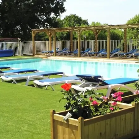 Campingplads Mobil-home 32m², 3 Chambres, Terrasse Et Cuisine Equipee - Api-1-52-601 *