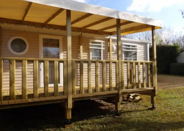 Mobil-home 32m², 3 Chambres, Terrasse Et Cuisine Equipee - Api-1-52-601 Campingplads