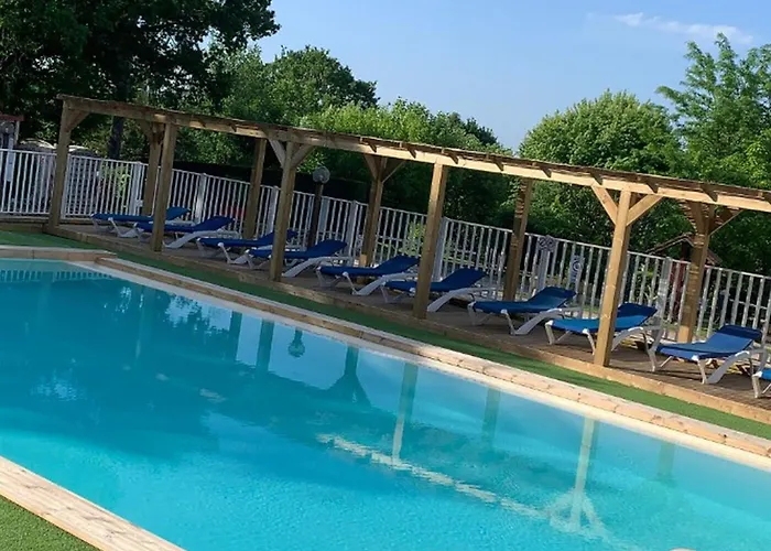 Mobil-home 32m², 3 Chambres, Terrasse Et Cuisine Equipee - Api-1-52-601 Campingplads