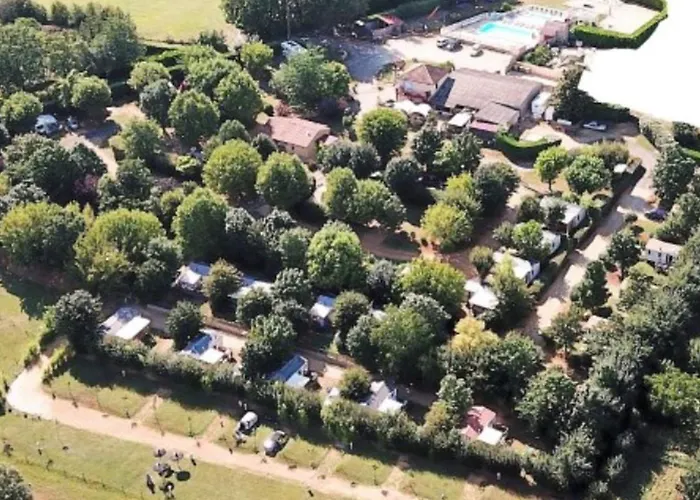 Mobil-home 32m², 3 Chambres, Terrasse Et Cuisine Equipee - Api-1-52-601 Campingplads